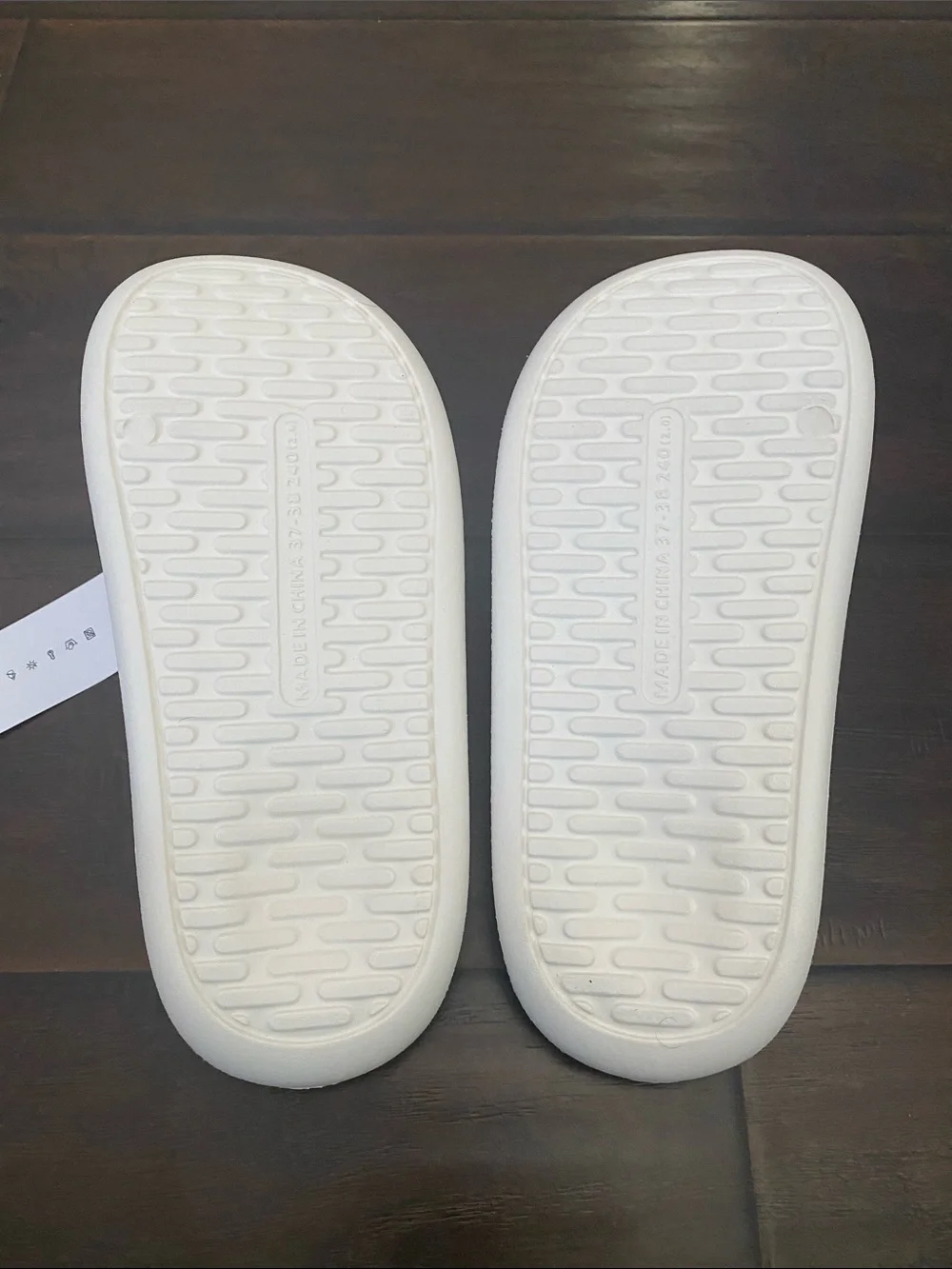 New with tag Posee Chillax lightweight rubber slide sandals women’s size 7.5